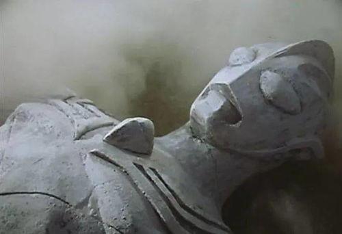 迪迦奥特曼吃瓜